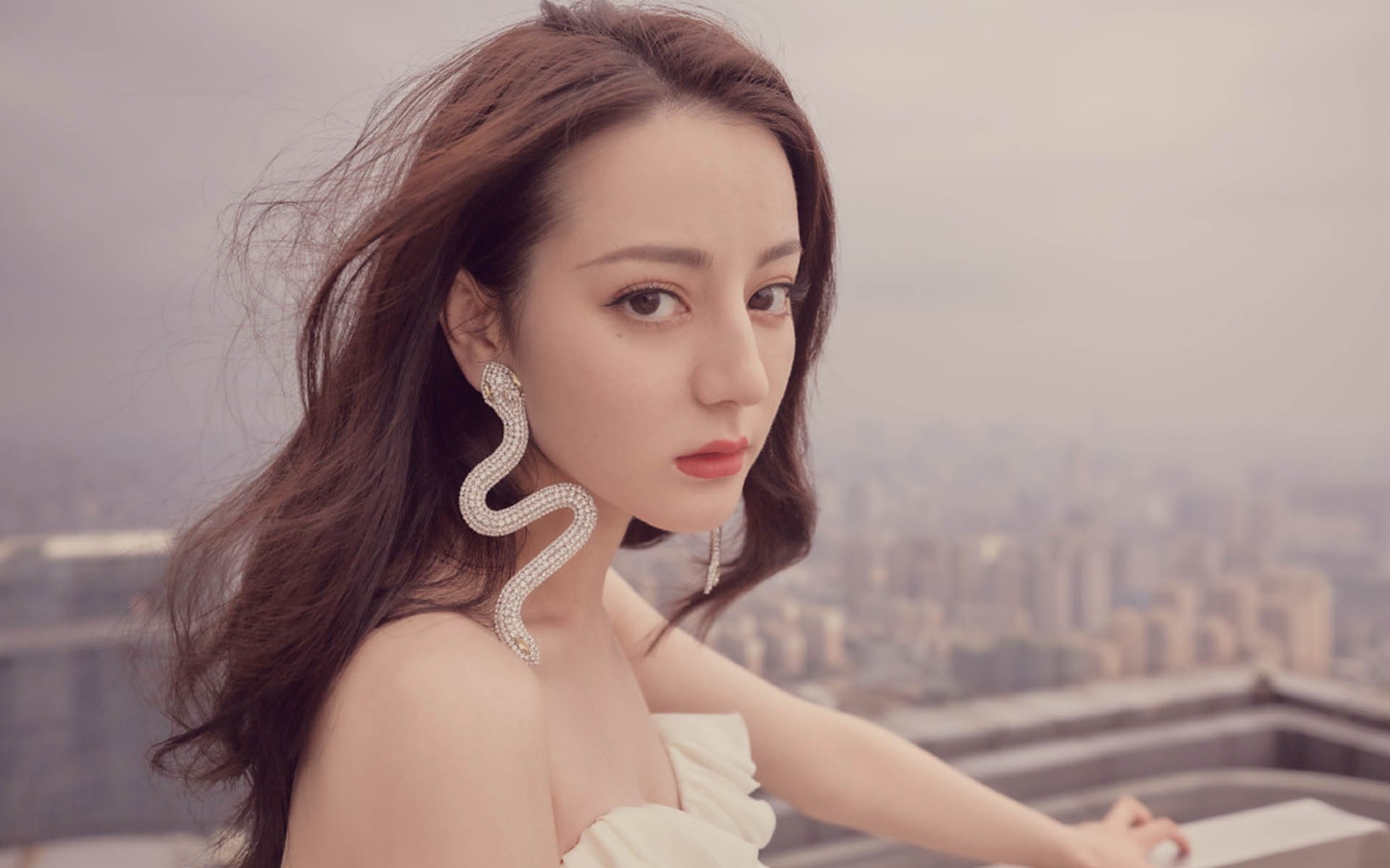 开云体育足球-湖人连续三场篮板压制对手优势明显，湖人篮板排名